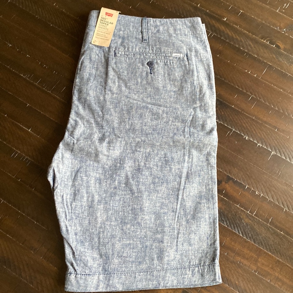 Cool Levi’s shorts size 40 new with tags only $15